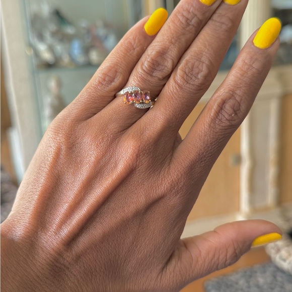 Elegant Gold and Silver Women's Ring - Picture 2 of 15